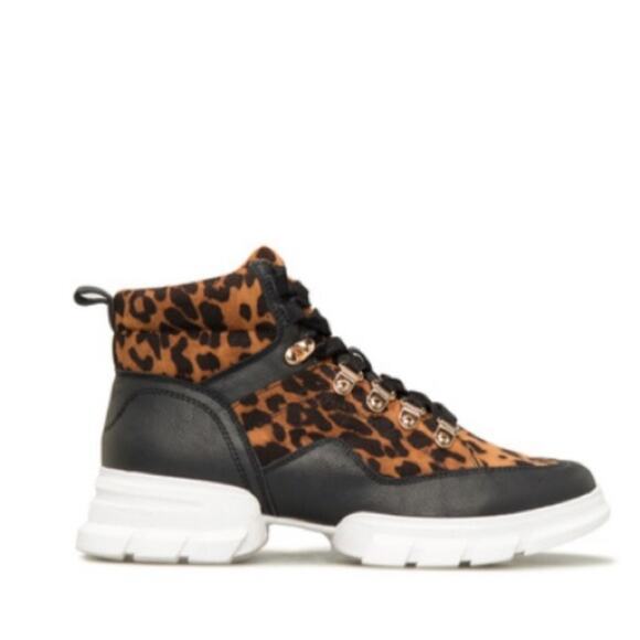 NIB Shoe Dazzle Lace Me Up Lug Sole Sneaker - 8.5 - Picture 15 of 15